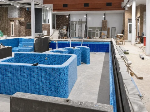 Крупный крытый многоуровневый SPA-комплекс