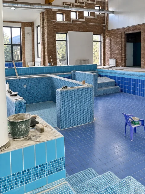 Крупный крытый многоуровневый SPA-комплекс