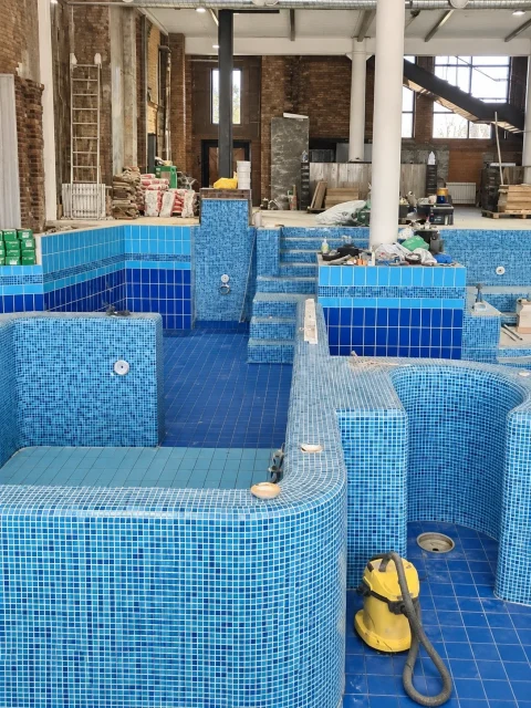 Крупный крытый многоуровневый SPA-комплекс